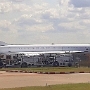 British Airways - Concorde - G-BOAB<br />Ursprünglich war geplant, dieses Flugzeug im Terminal 5 von BA in London Heathrow auszustellen, doch "Bürokratie und schlechte Architekturplanung" haben diese Idee zunichte gemacht. Sie verrottet jetzt irgendwio in einer Ecke.....<br />LHR - Handyfoto Flugzeugfenster - 20.8.2019 - 11:05 AM