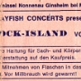 Rock Island Vol. 1 vom 8.-10.8.1975<br />Hochtrabender Titel: Deutschlands größtes Rockfestival. Von den angesagten Bands glänzten fast die Hälfte durch Abwesenheit.<br />Dabei waren: 9 Days Wonder, Amon Düül II, Back Door, Back Street Crawler mit Paul Kossof, Baxter, die an 2 Tagen spielten um die Ausfälle zu kompensieren, Earth & Fire, East of Eden, Embryo, Guru Guru, Hard Cake Special, Jane, Kin Ping Meh, Missus Beastly, Mythos, Omega aus Ungarn, <br />mit einer für damalige Verhältnisse tollen Bühnenshow, Please, Satin Whale, Satyagraha, Thin Lizzy als Hauptattraktion, Tiger B. Smith, die alten Herren der Troggs und eine Band namens Veronica.<br /><br />Ich kann mich nur noch an sonnige Tage und im Auto schlafende Nächte erinnern - und an ein ziemliches Chaos, weil der Veranstalter scheinbar keine Ahnung vom Geschäft hatte und niemand wusste wer als nächstes spielte und welche Band überhaupt vor Ort war. Erstaunlicherweise gibt es im Internet keinerlei Geschichten oder Bilder von diesem Festival, ausser dieser Karte, aber das ist meine, die zählt nicht. Ausser mir scheint niemand da gewesen zu sein.....