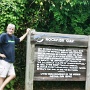 Der Blue Ridge Parkway beginnt am nördlichen Ende am Rockfish Gap in Virginia und schließt dort an den Skyline Drive, der durch den Shenandoah-Nationalpark führt, an. Sie windet sich etwa 469 Meilen in südlicher Richtung und endet im Gebiet des Great Smoky Mountains National Park und der Indianer-Reservation der Cherokee.