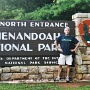 Der US-amerikanische Nationalpark Shenandoah-Nationalpark umfasst ca. 800 km² der Blue Ridge Mountains in den südlichen Appalachen in der Piedmond Region in Virginia. Der Park ist lang und schmal, mit einem breiten Tal auf jeder Seite. Die höchsten Erhebungen, Stony Man und Hawksbill, sind über 1200 Meter hoch.<br />Besucht am 7.8.2009